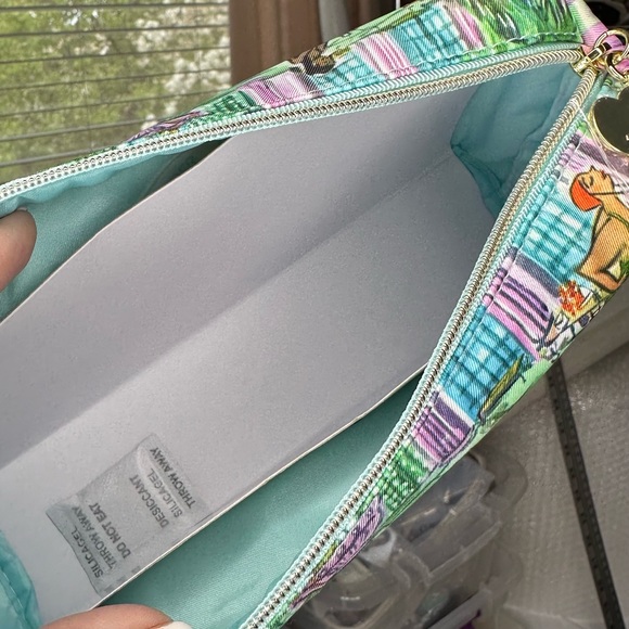 Estée Lauder Limited Edition Cosmetic/Travel Bag - Picture 8 of 10